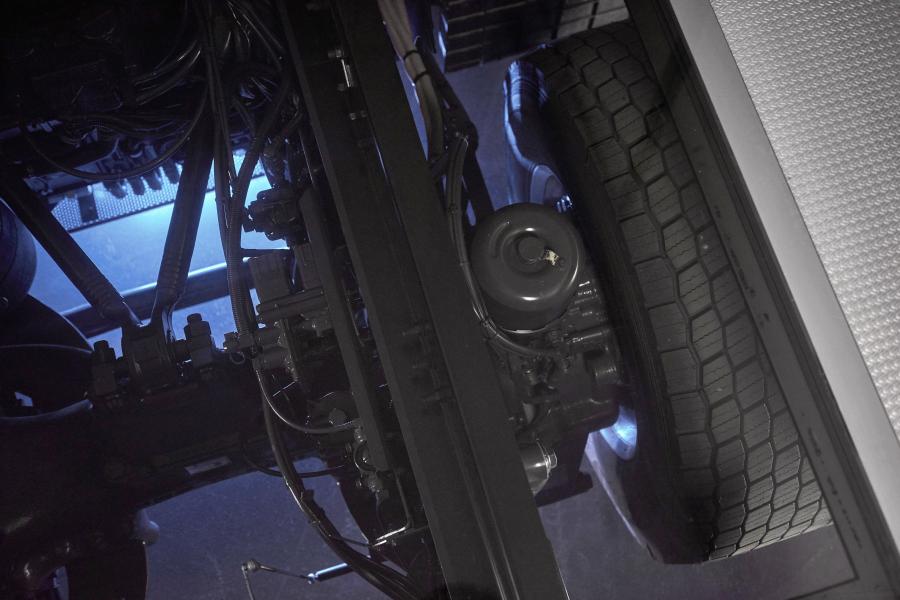 Детали экстерьера Mercedes-Benz Urban eTruck 2016 года  (фото 3 из 33)